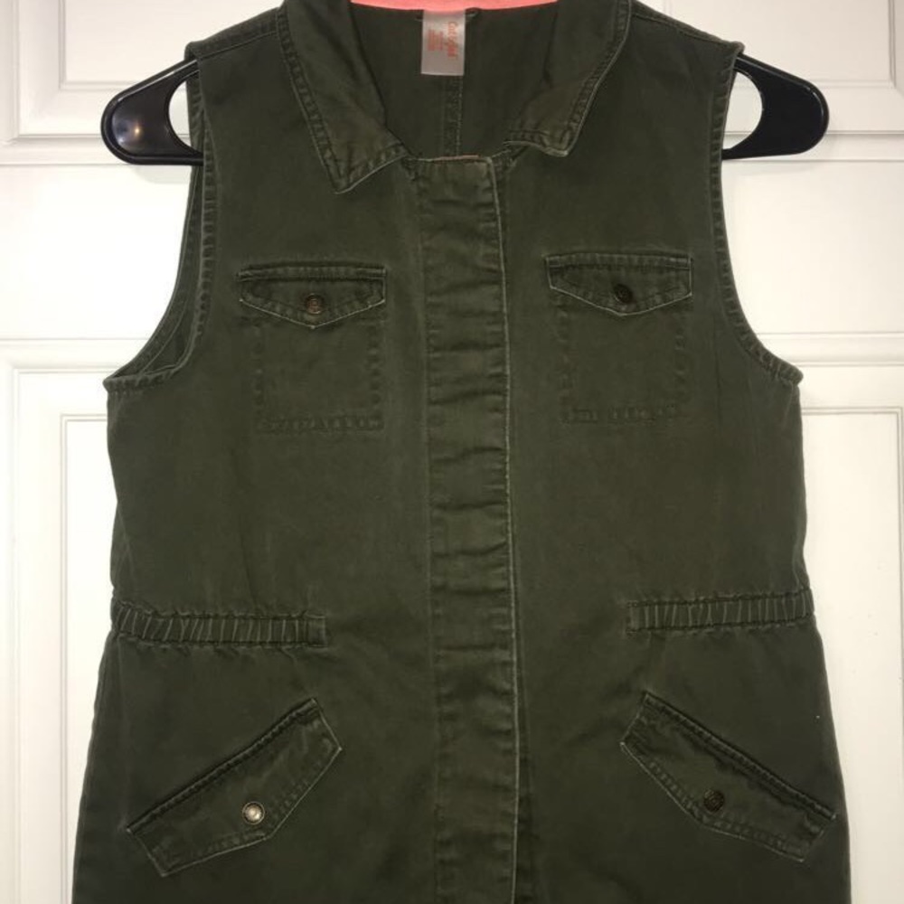 Cat & Jack Girls Sleeveless Utility Vest!